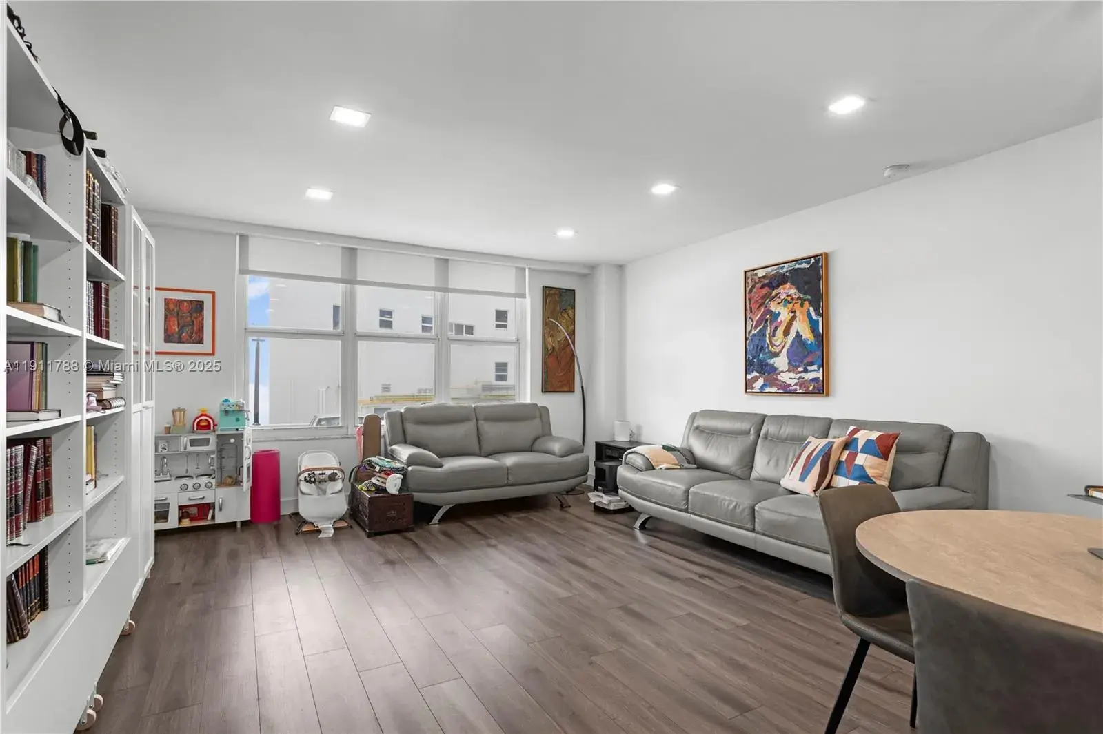 2 bedroom 2 bath Residential for sale at 5001 Collins Ave # 1G, Miami Beach FL 33140