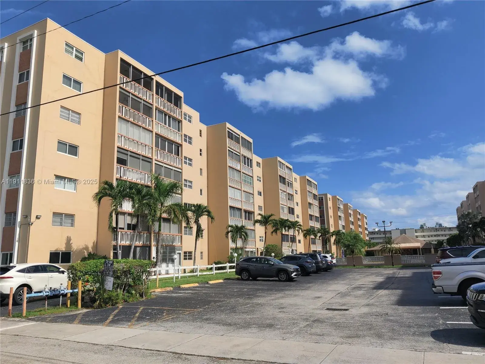 500 NE 12th Ave # 102, Hallandale Beach FL 33009