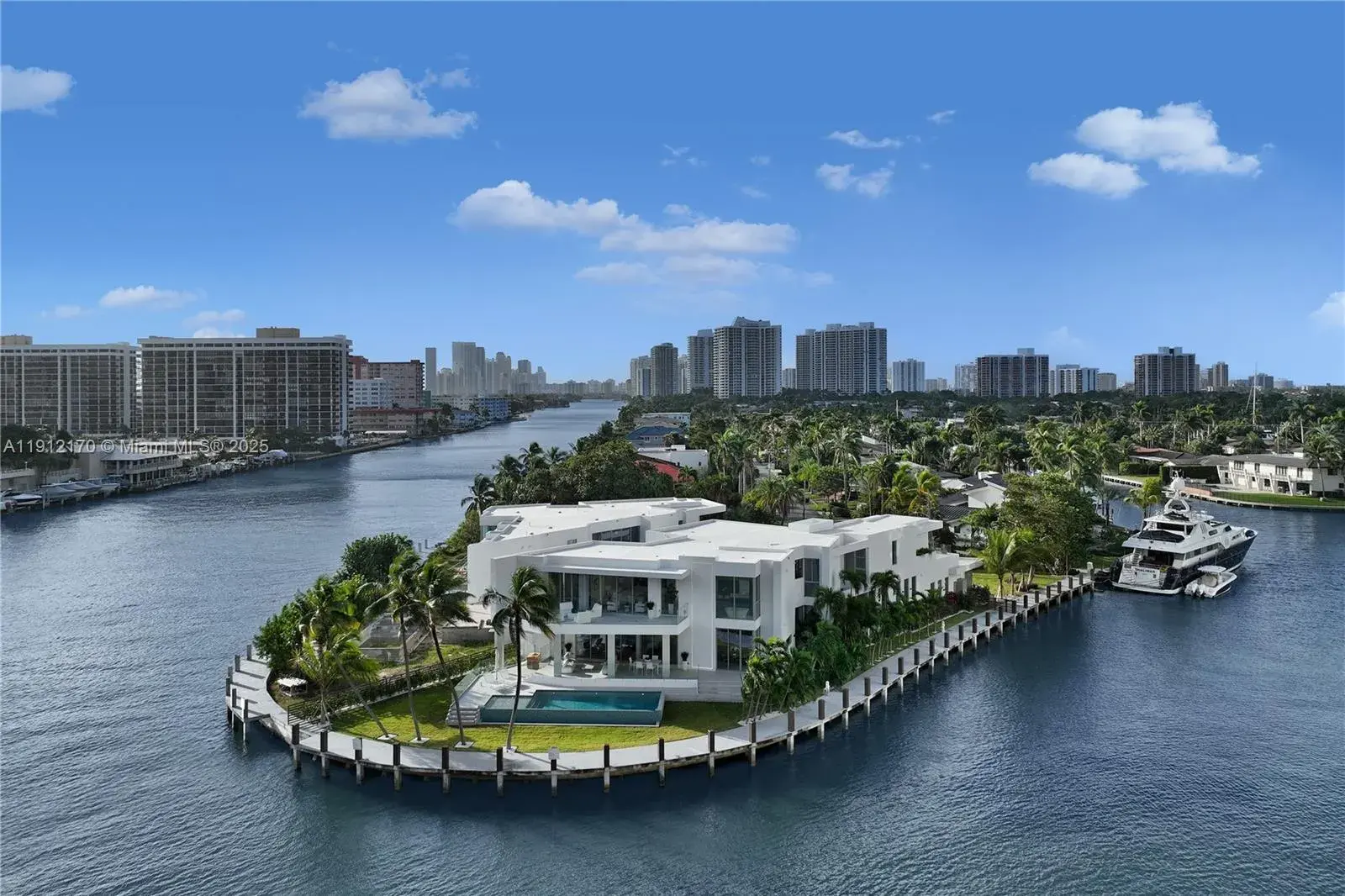 8 bedroom 9 bath for sale at 501 Palm Dr, Hallandale Beach FL 33009