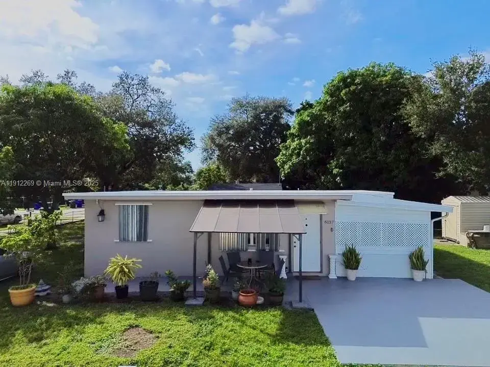 2 bedroom 1 bath Residential for sale at 6137 Garfield St, Hollywood FL 33024