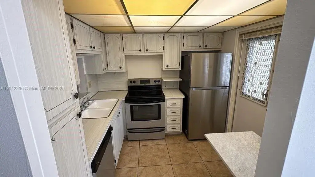 219 NE 14th Ave # 103, Hallandale Beach FL 33009