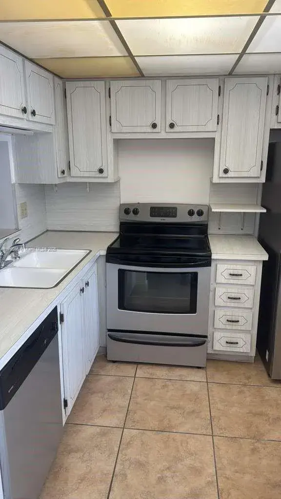219 NE 14th Ave # 103, Hallandale Beach FL 33009