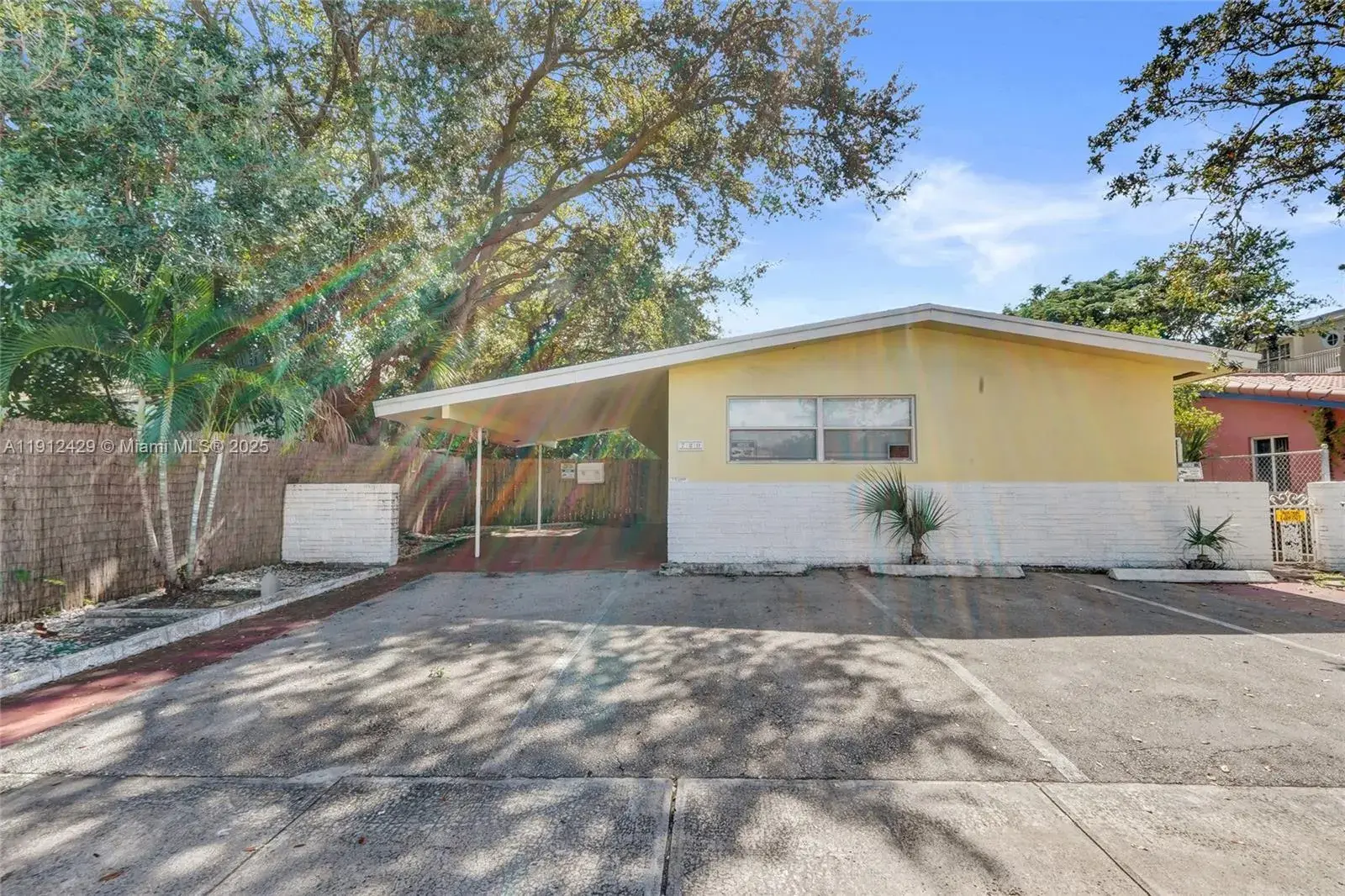 1 bedroom 1 bath Residential Lease for rent at 720 SE 15th St # 2R, Fort Lauderdale FL 33316