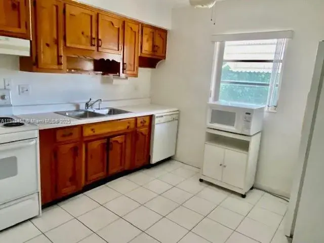 6340 Washington St, Hollywood FL 33023