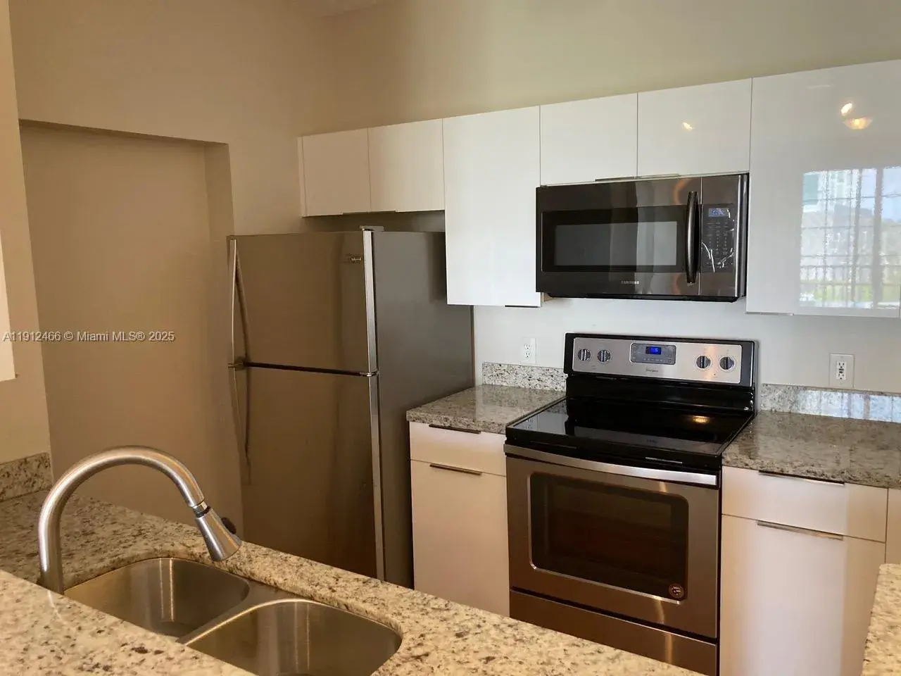 1 bedroom 1 bath Residential for sale at 1900 Van Buren St # 507B, Hollywood FL 33020