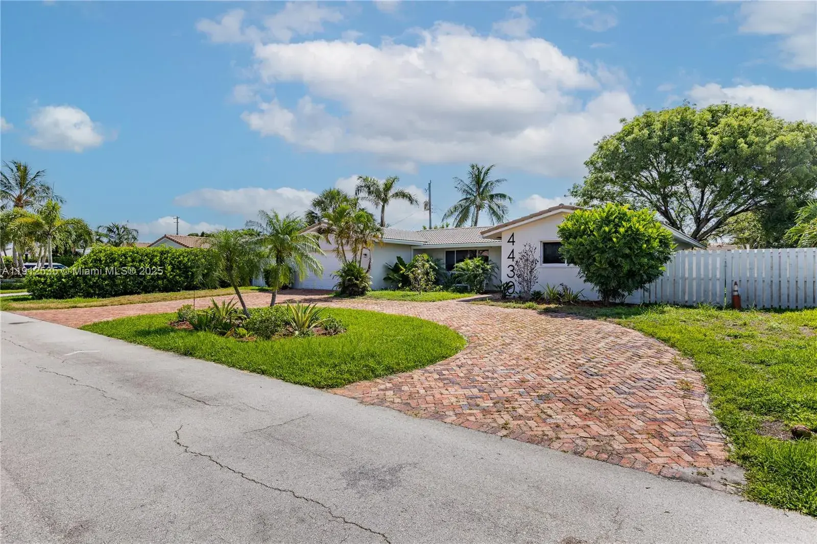 3 bedroom 2 bath for sale at 4430 NE 28th Ter, Lighthouse Point FL 33064