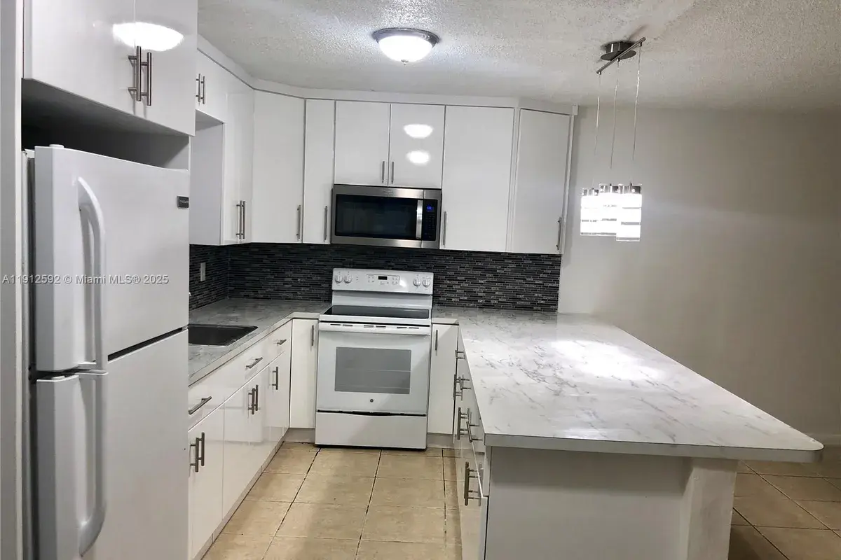 2521 Pierce St # 3, Hollywood FL 33020