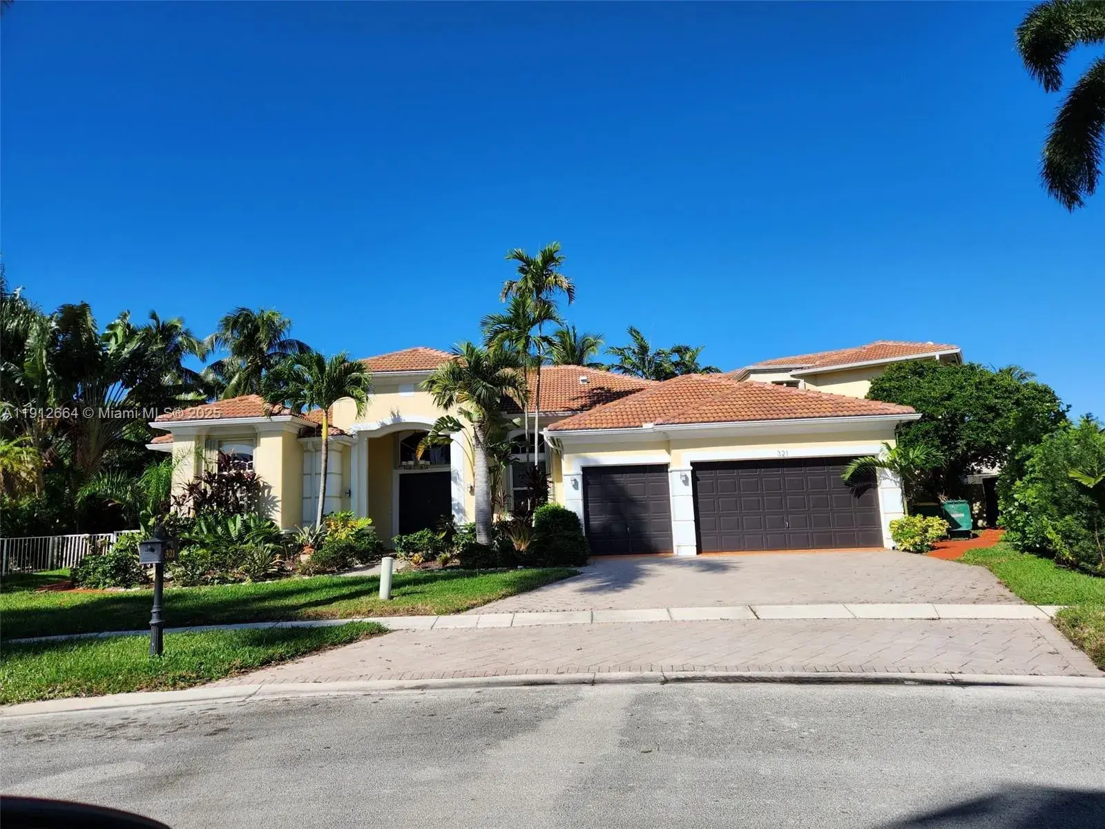 5 bedroom 5 bath Residential for sale at 321 Windmill Palm Ave, Plantation FL 33324