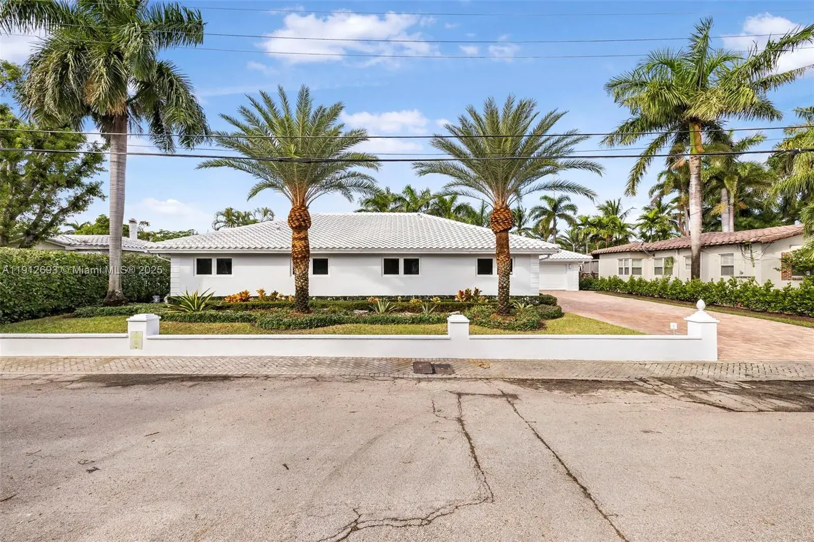 633 Solar Isle Dr, Fort Lauderdale FL 33301