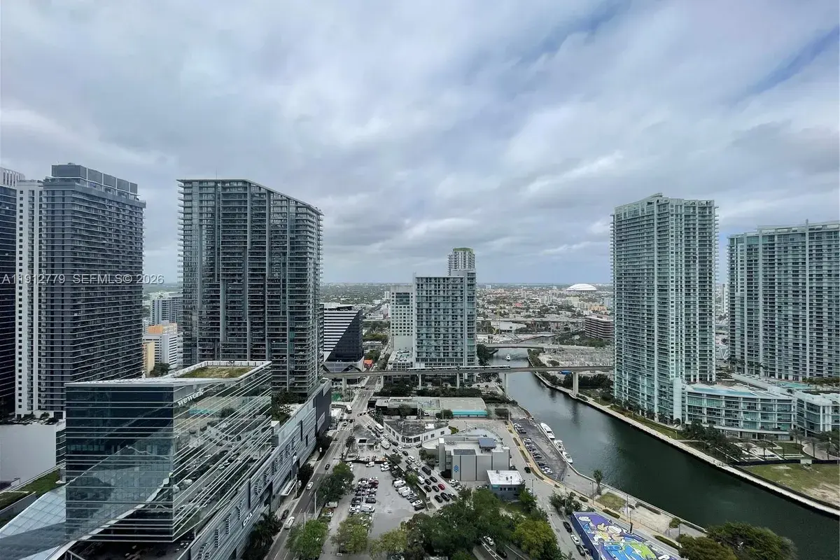 68 SE 6th St # 3806, Miami FL 33131