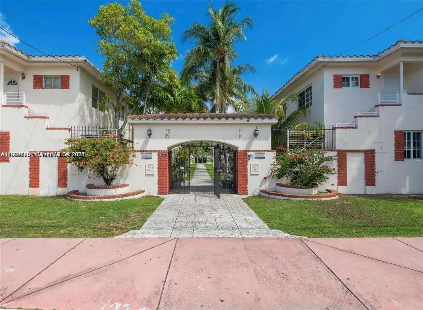 1 bedroom 1 bath Residential for sale at 1197 Marseille Dr # 12, Miami Beach FL 33141