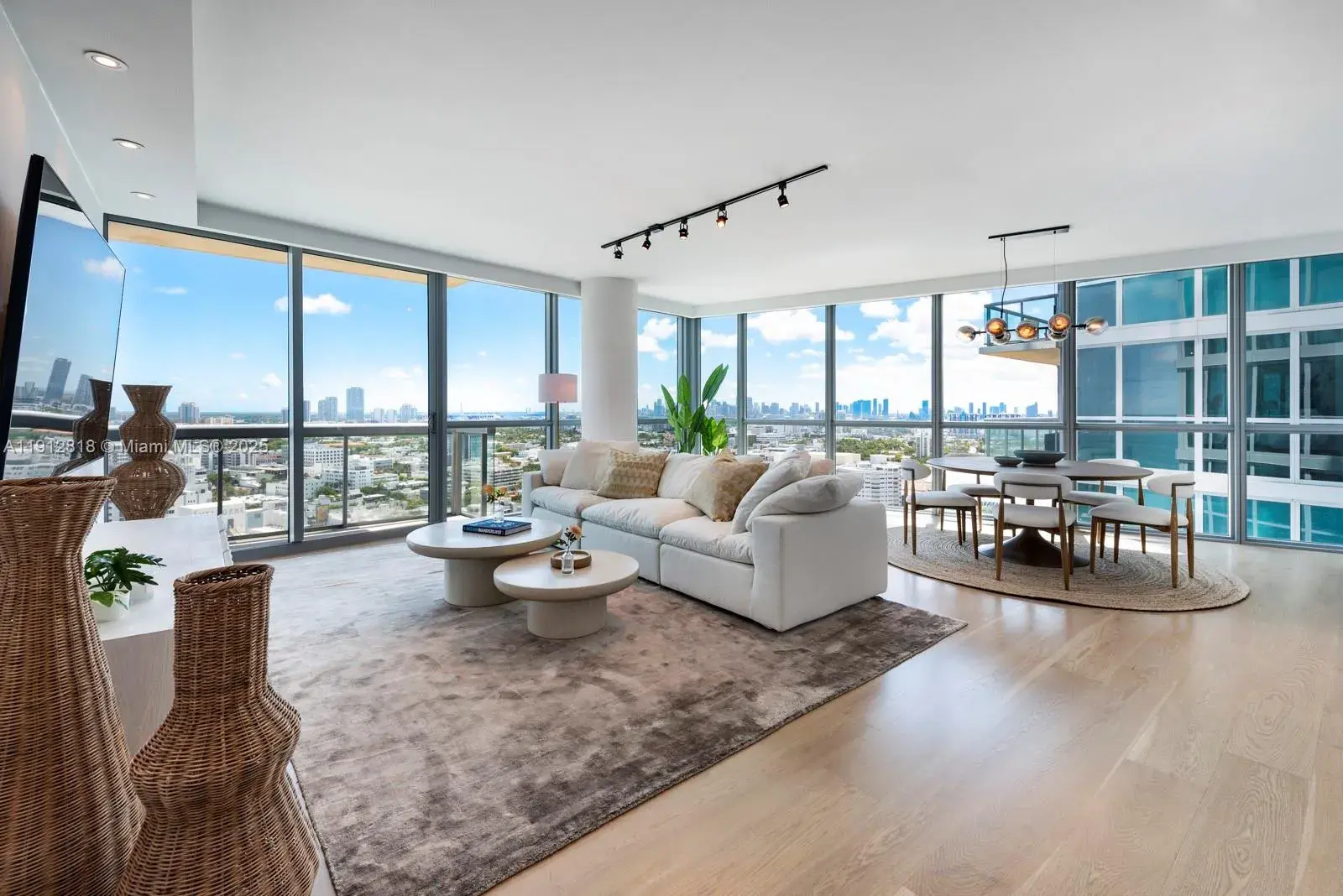 2 bedroom 2 bath Residential for sale at 101 20th St # 3006, Miami Beach FL 33139