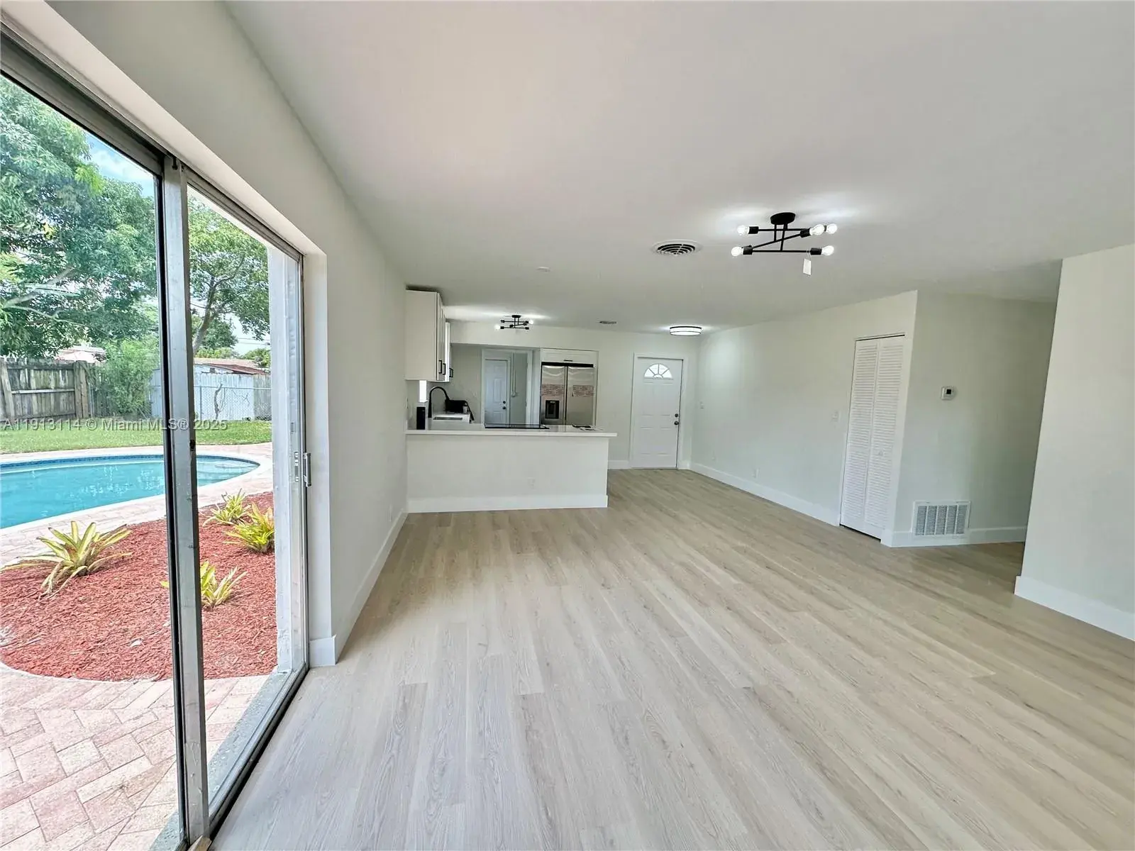 6570 NW 6th Ct, Margate FL 33063 photo 3