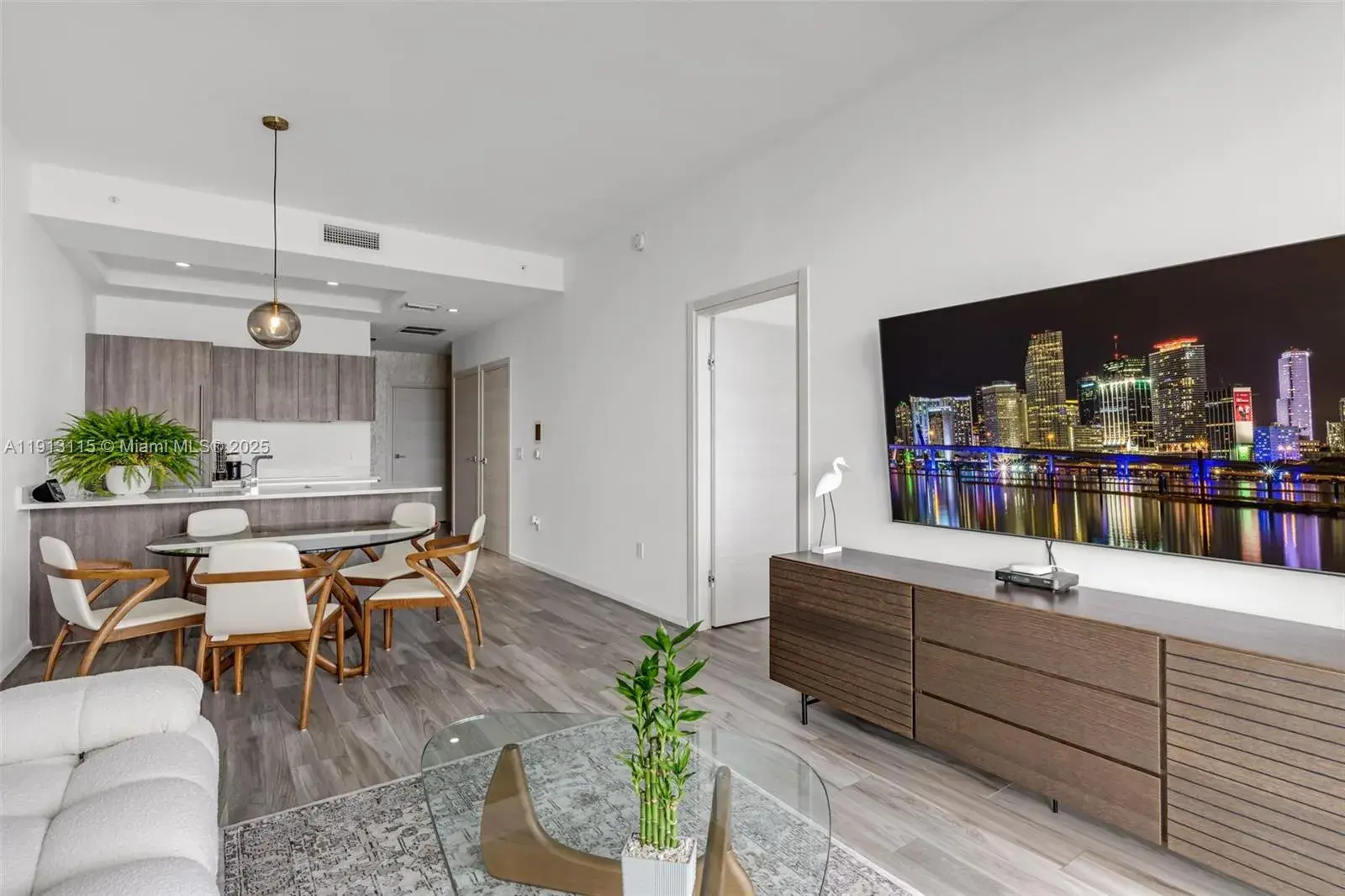 801 S Miami Ave # 5206, Miami FL 33130 photo 4