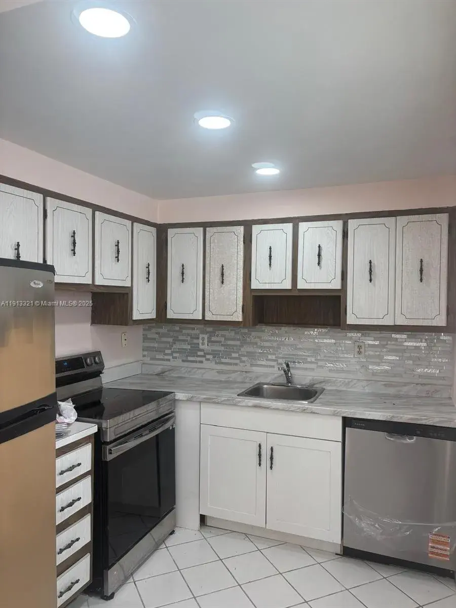 235 E Burgundy  E # 235, Delray Beach FL 33484