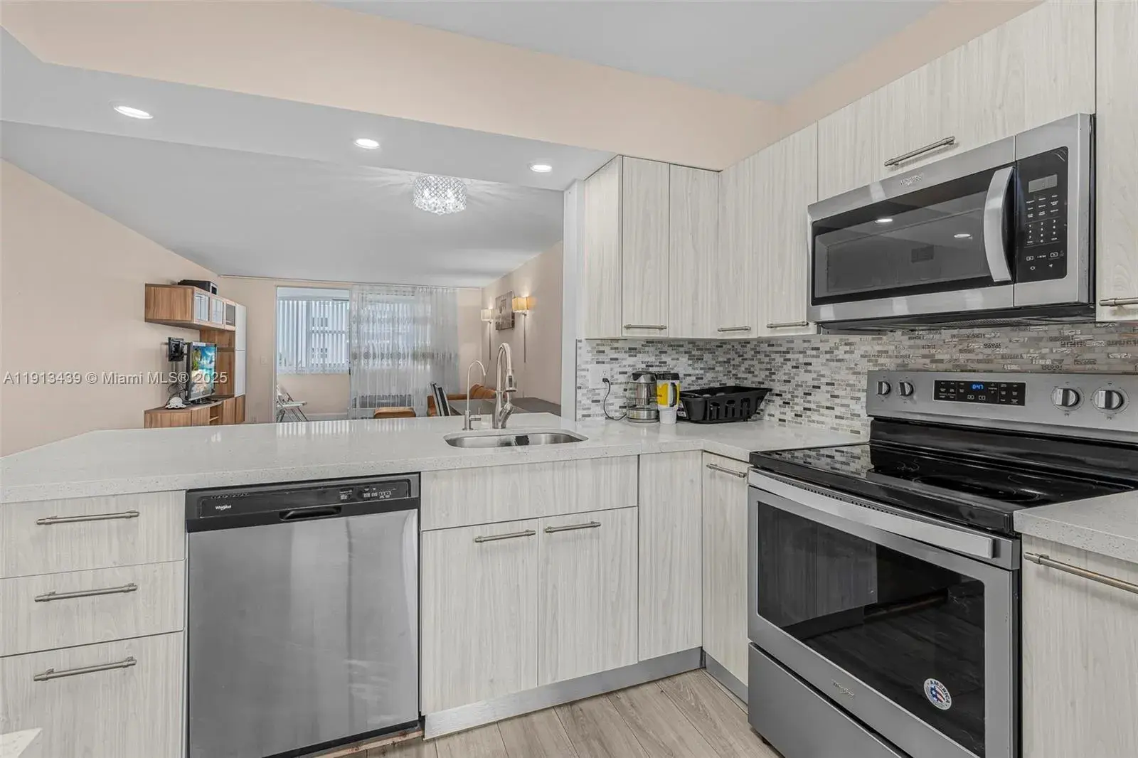 1 bedroom 1 bath Residential for sale at 609 NE 14th Ave # 603, Hallandale Beach FL 33009