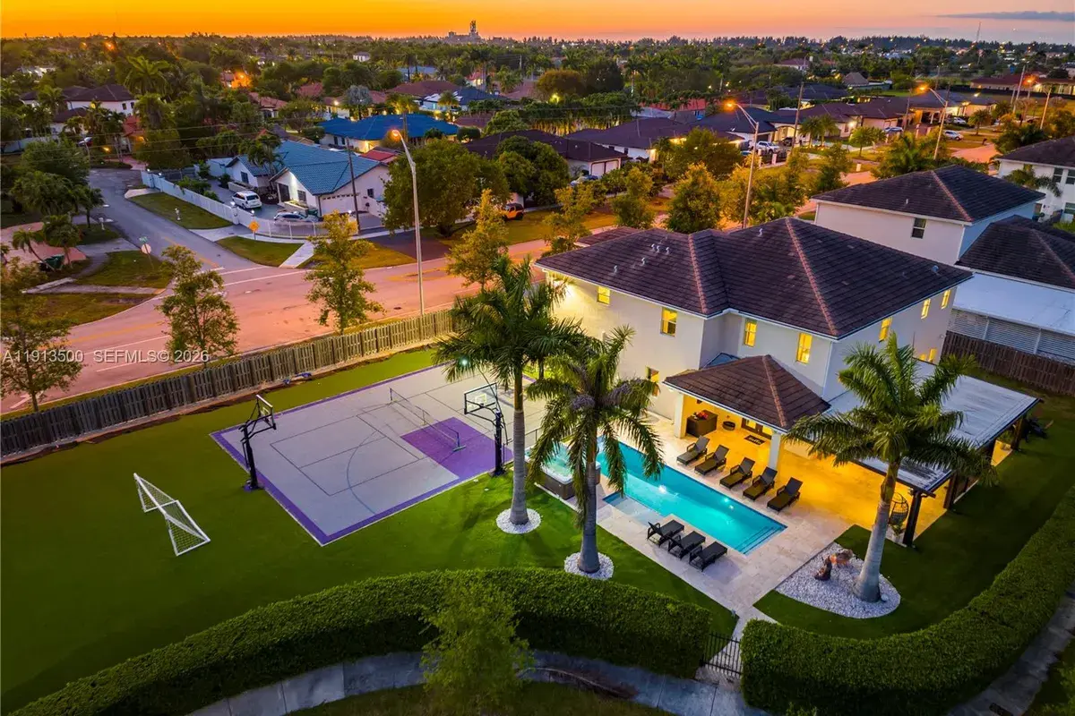11 NW 122nd Ave, Miami FL 33182