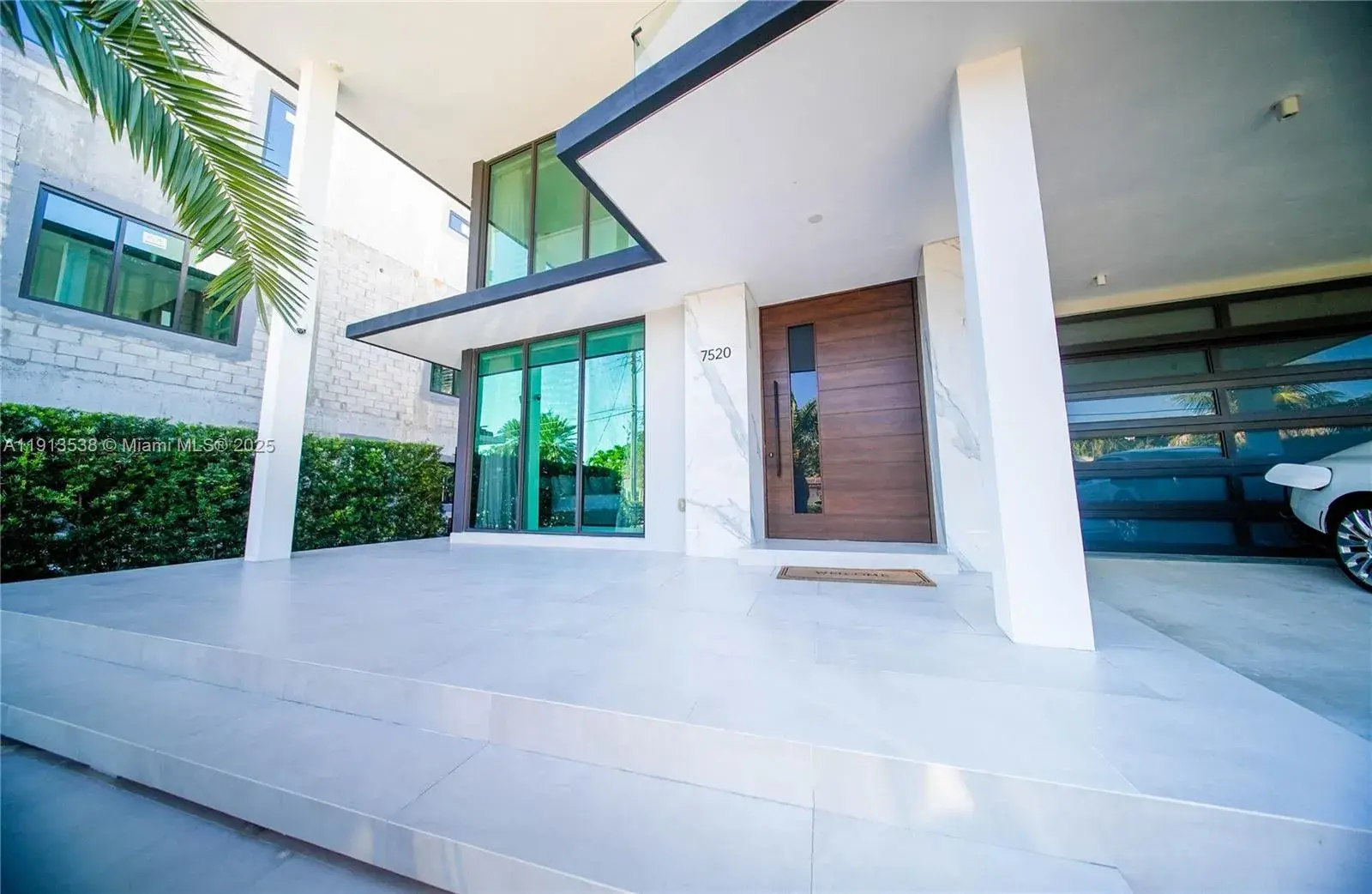 7520 W Treasure Dr, North Bay Village FL 33141