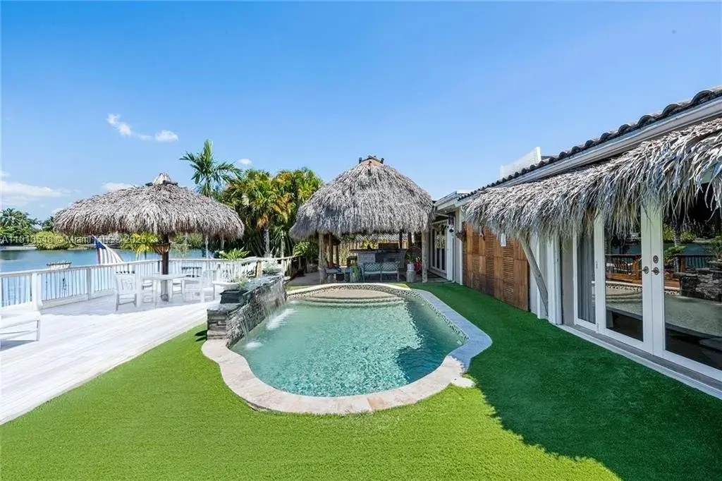 5 bedroom 4 bath Residential for sale at 21280 NE 23rd Ave, Miami FL 33180