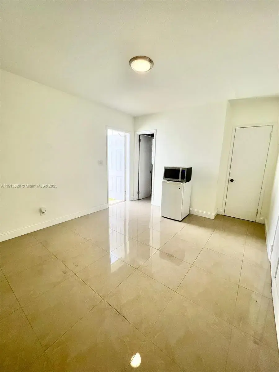 2031 Jackson St # 4, Hollywood FL 33020