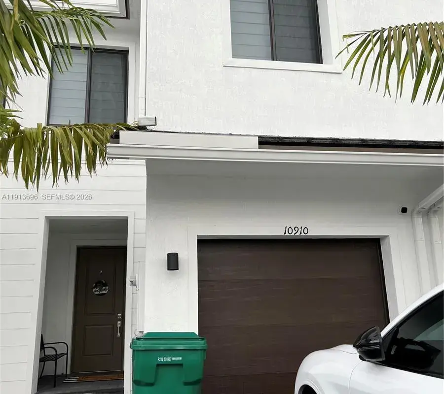 10910 SW 232ND TER, Homestead FL 33032
