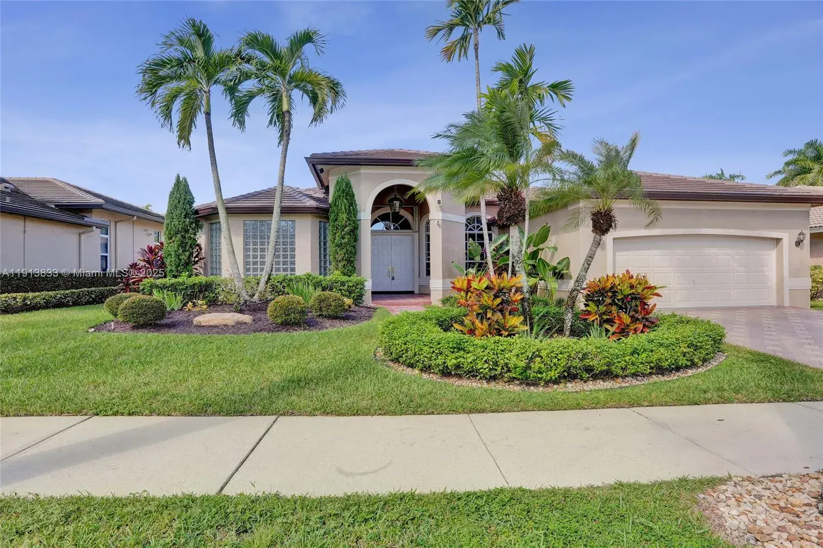 4 bedroom 3 bath Residential for sale at 2553 Jardin Mnr, Weston FL 33327