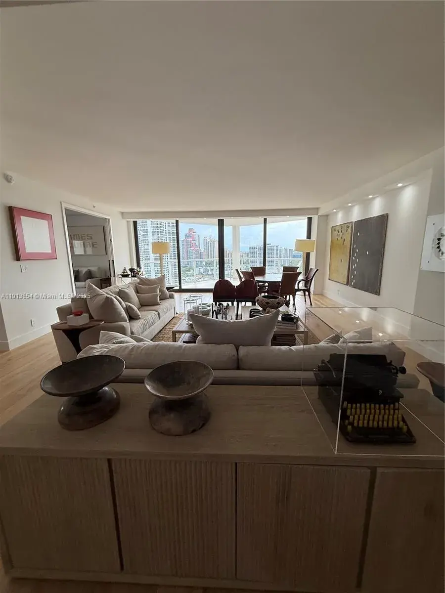 2 bedroom 2 bath Residential Lease for rent at 19500 E Turnberry Way # 18D, Aventura FL 33180
