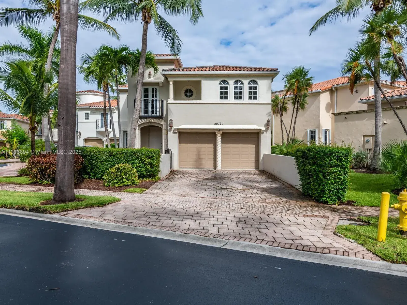 4 bedroom 4 bath Residential Lease for rent at 20729 NE 32nd Ave, Aventura FL 33180