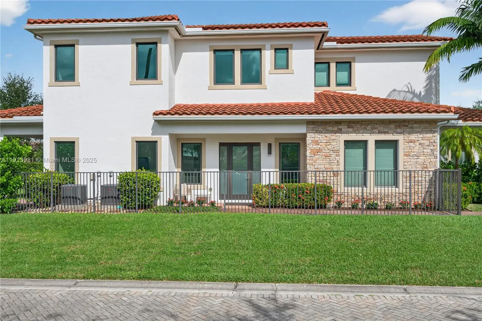5999 E Brookfield Cir E, Hollywood FL 33312