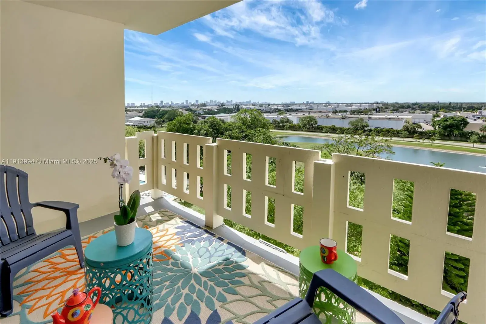 1 bedroom 1 bath Residential for sale at 4330 Hillcrest Dr # 807, Hollywood FL 33021