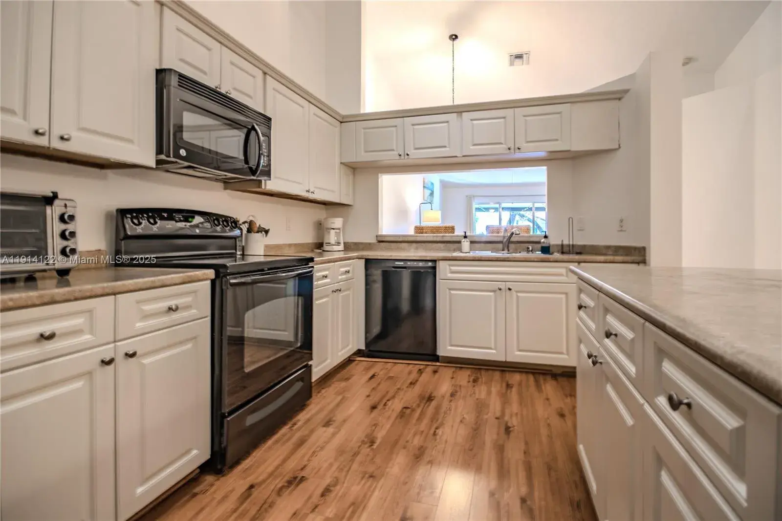 2 bedroom 2 bath Residential for sale at 7652 S Pinewalk Dr S # 139, Margate FL 33063