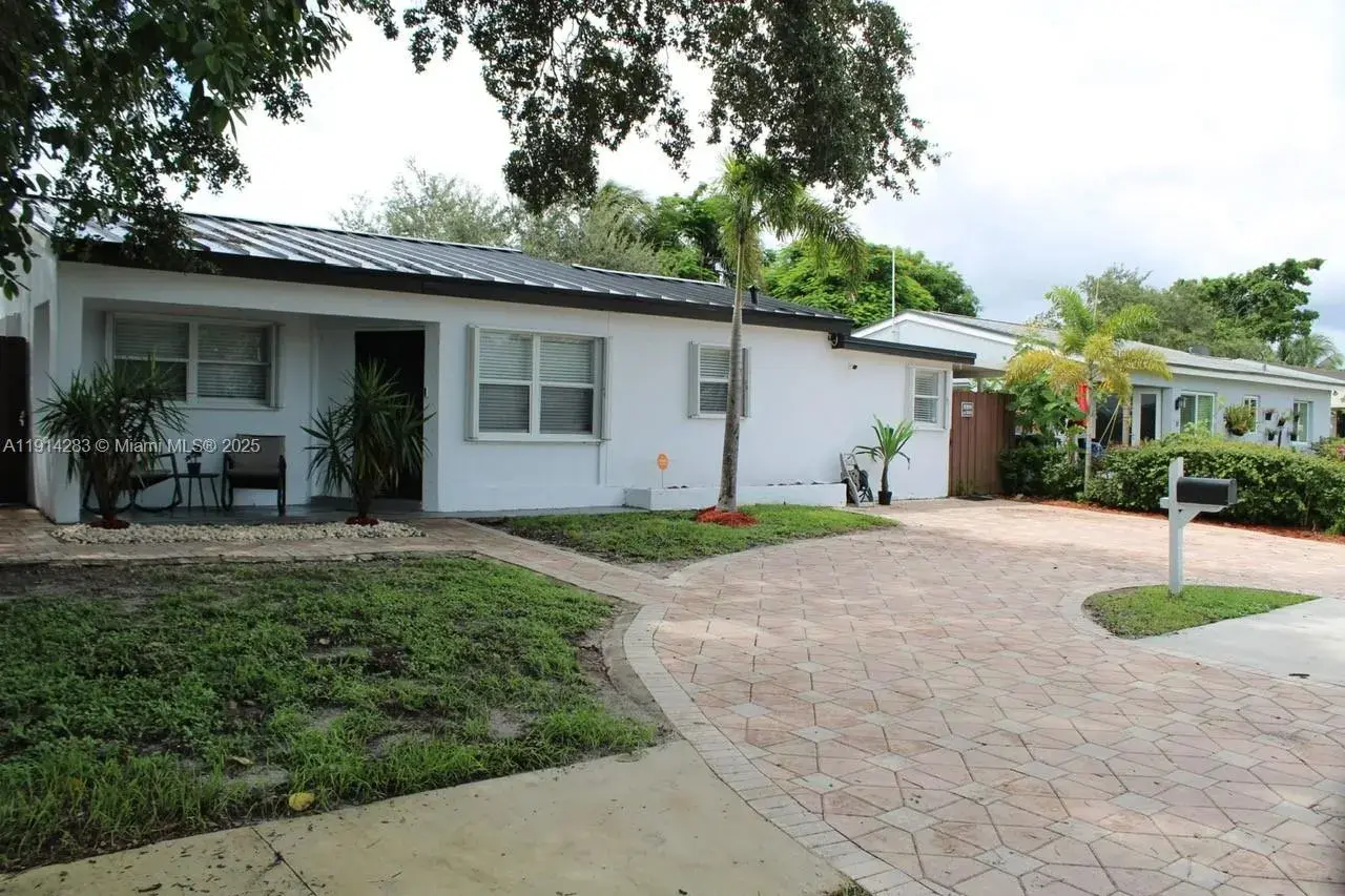 6810 Douglas St, Hollywood FL 33024