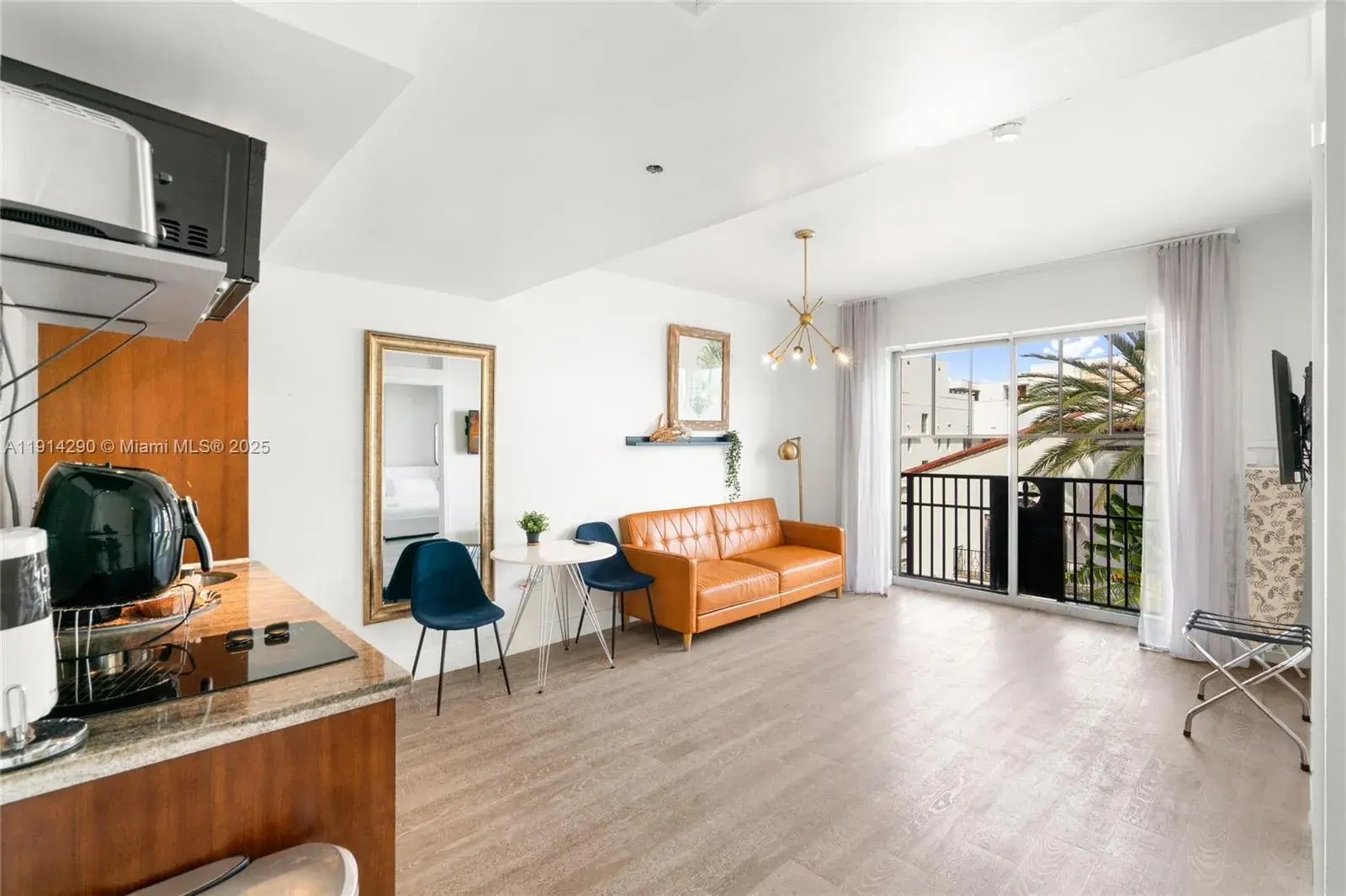 1 bedroom 1 bath Residential for sale at 1060 Ocean Dr # D307, Miami Beach FL 33139