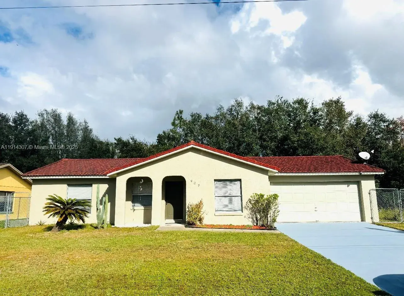 3 bedroom 2 bath Residential for sale at 807 MOUNTBATTEN LANE, Kissimmee FL 34758