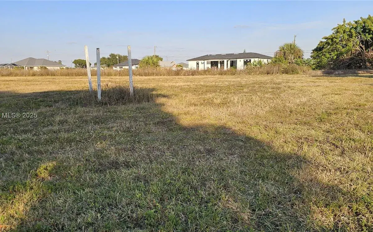 1427 NE 20 th, Cape Coral FL 33909