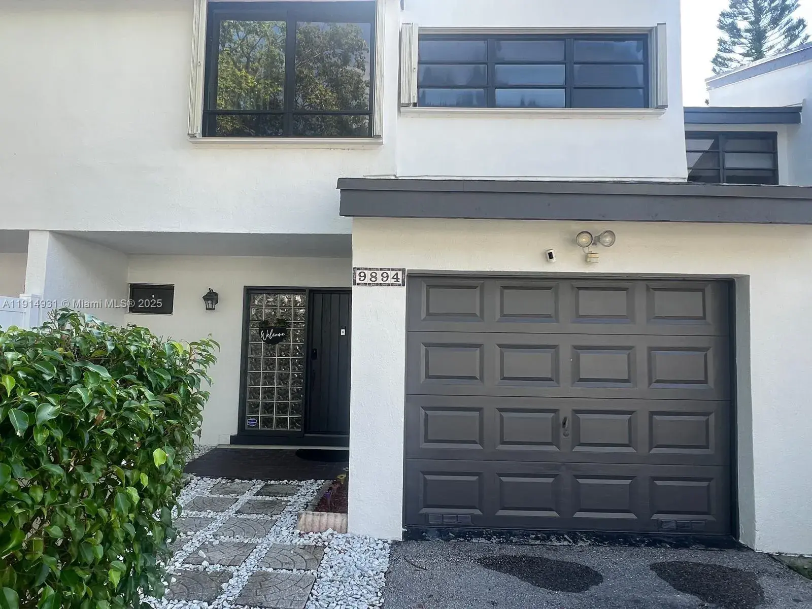 3 bedroom 2 bath Residential for sale at 9894 Fairway Cove Ln, Plantation FL 33324
