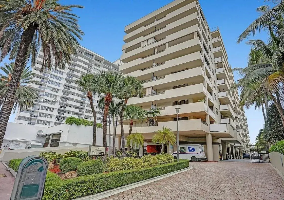 2 bedroom 2 bath Residential for sale at 1621 Collins Ave # 505, Miami Beach FL 33139
