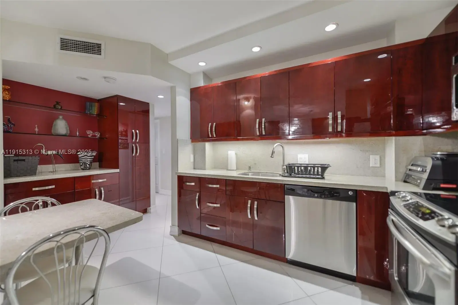 2 bedroom 2 bath Residential for sale at 1950 S Ocean Dr # 5G, Hallandale Beach FL 33009