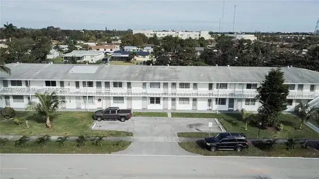 1 bedroom 1 bath Residential for sale at 122 NE 204th St # 3, Miami Gardens FL 33179