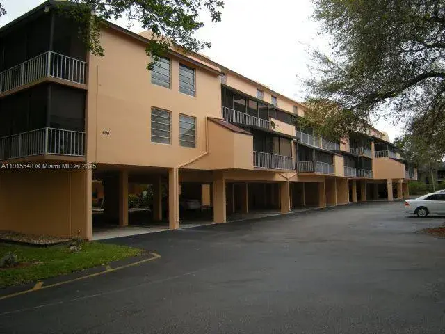 2 bedroom 2 bath Residential for sale at 400 Commodore Dr # 108, Plantation FL 33325