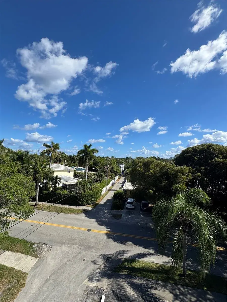 1 bedroom 1 bath Residential for sale at 1701 Washington St # 404, Hollywood FL 33020