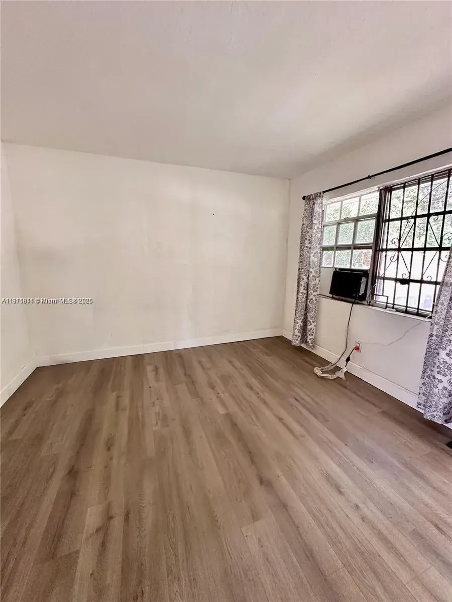 401 NW 81st St, Miami FL 33150