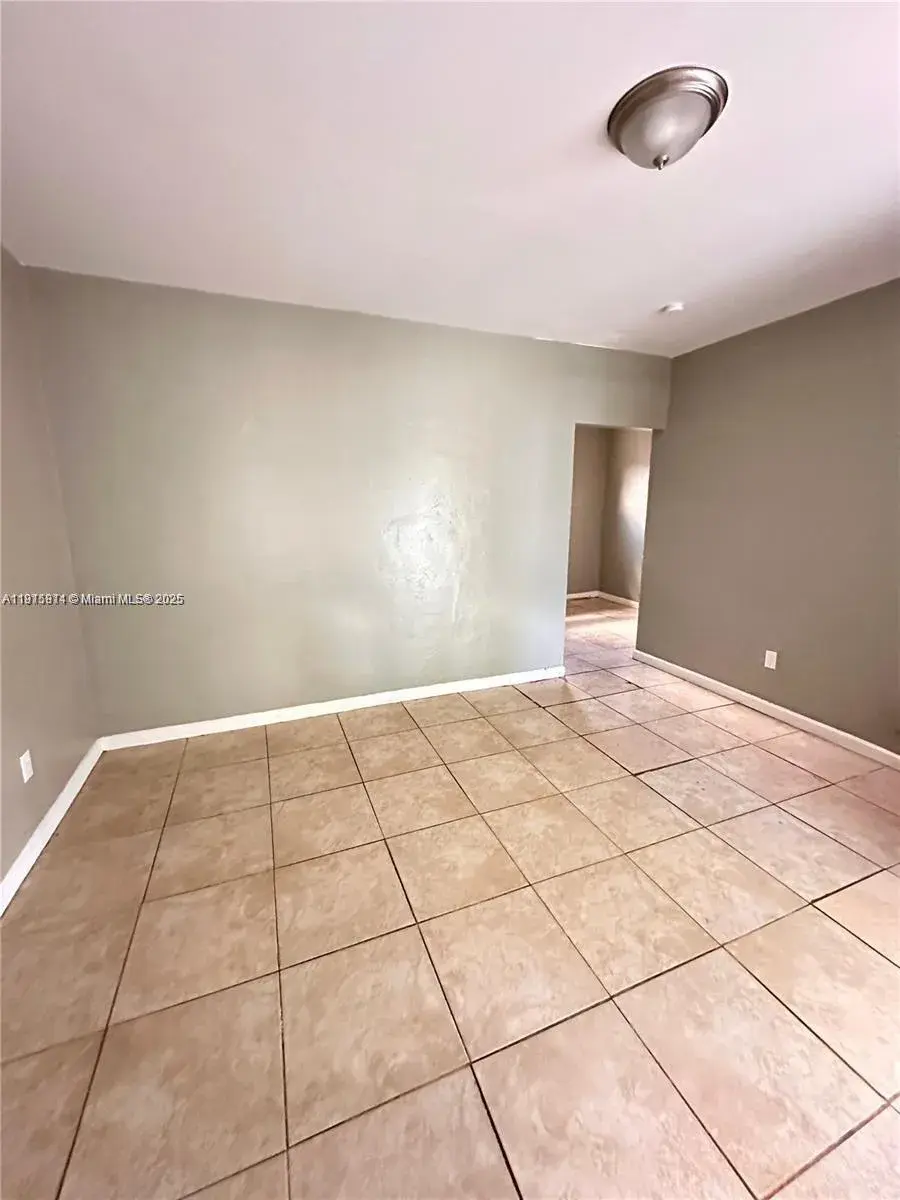 401 NW 81st St, Miami FL 33150