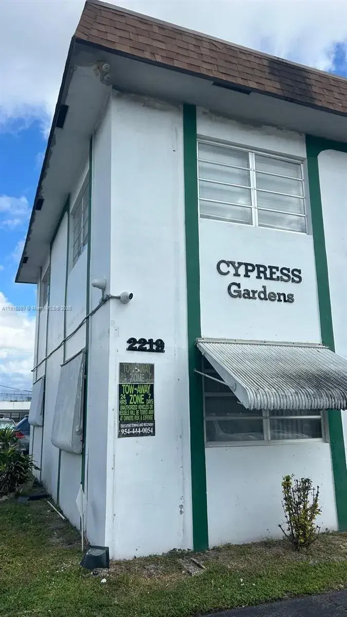 1 bedroom 1 bath Residential for sale at 2219 Polk St # 9A, Hollywood FL 33020