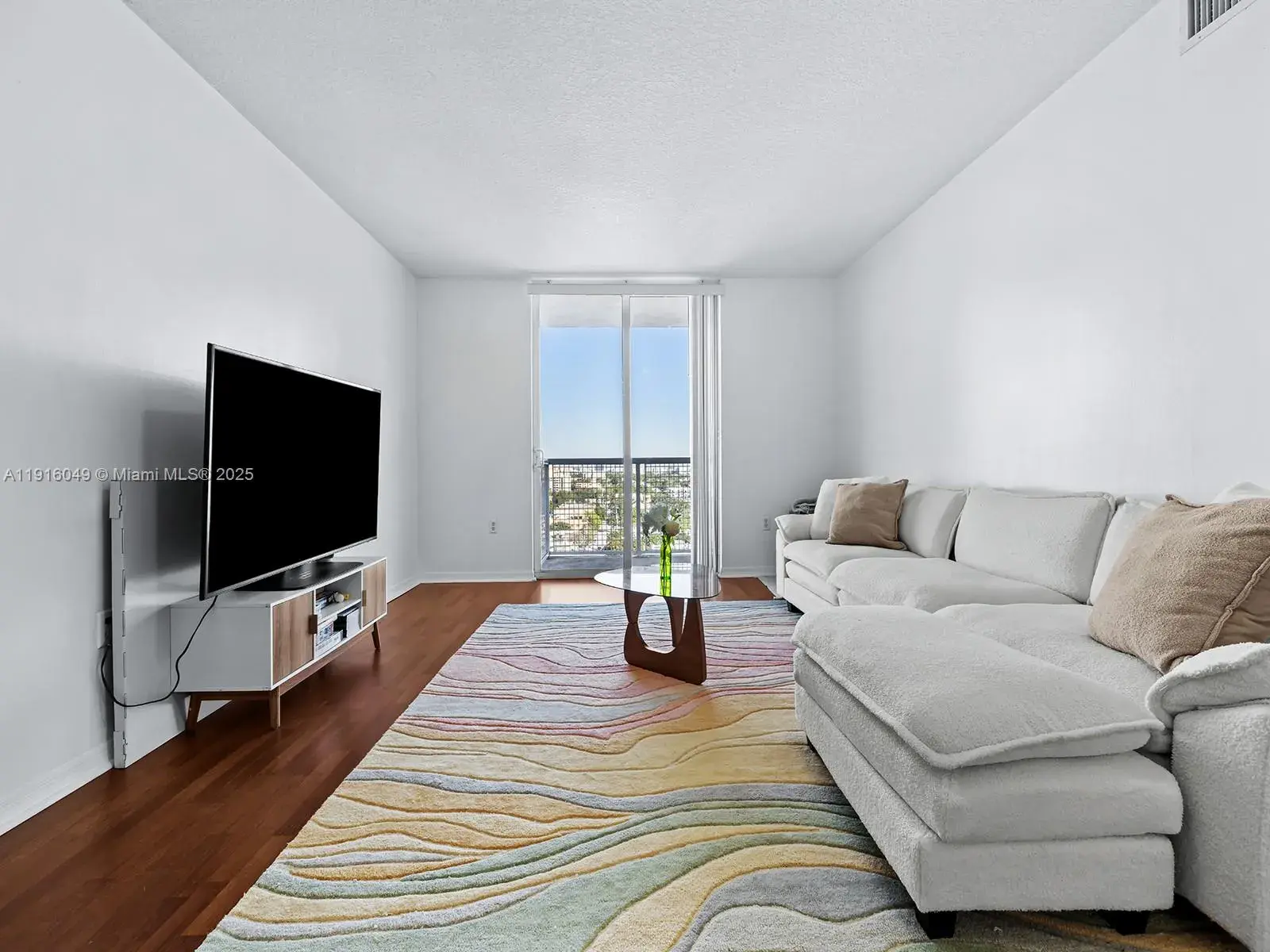 2 bedroom 2 bath Residential for sale at 900 SW 8th St # 1208, Miami FL 33130