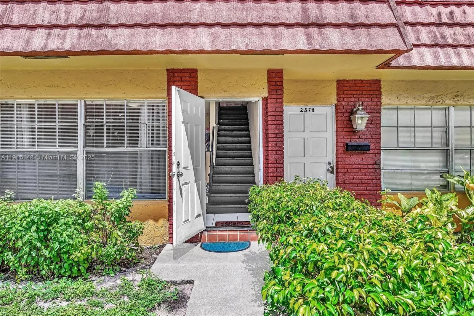 2 bedroom 1 bath Residential for sale at 2580 NW 52nd Ave # C16, Lauderhill FL 33313