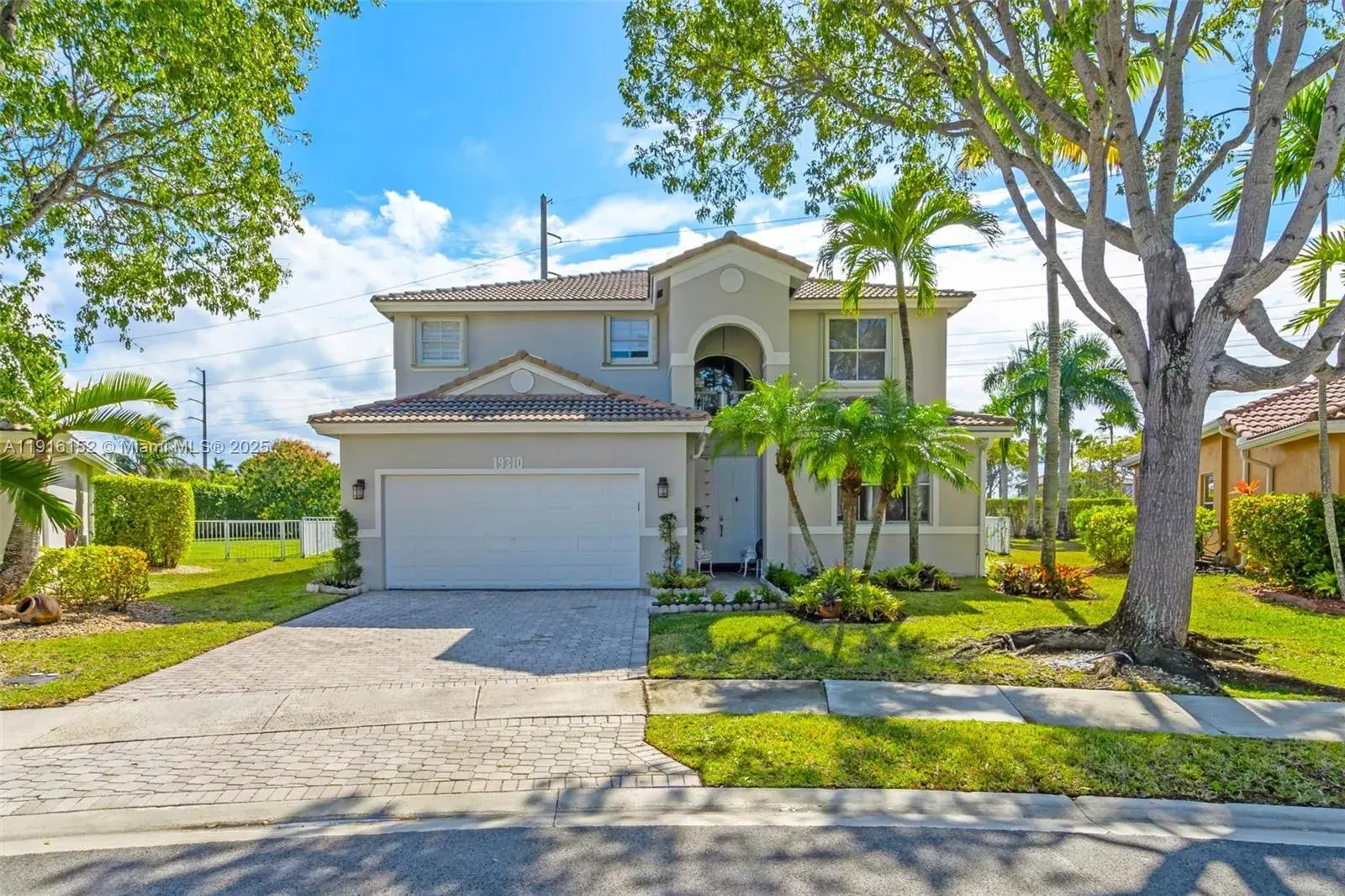 5 bedroom 3 bath Residential for sale at 19310 SW 16th St, Pembroke Pines FL 33029