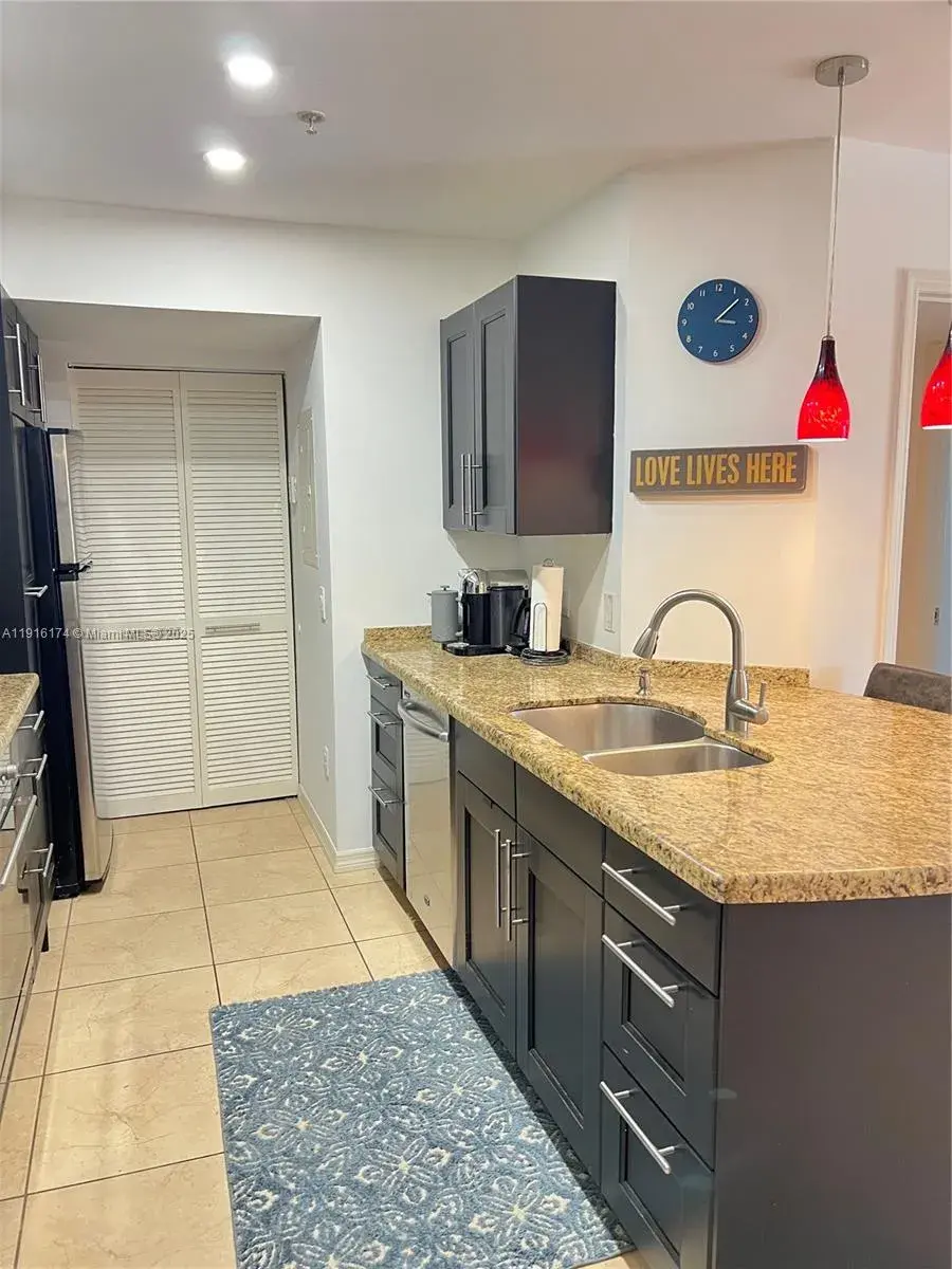 460 S Park Rd # 303, Hollywood FL 33021