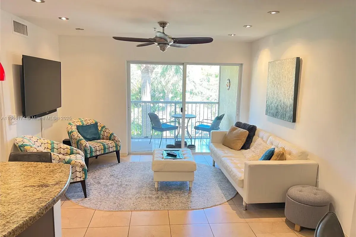 460 S Park Rd # 303, Hollywood FL 33021