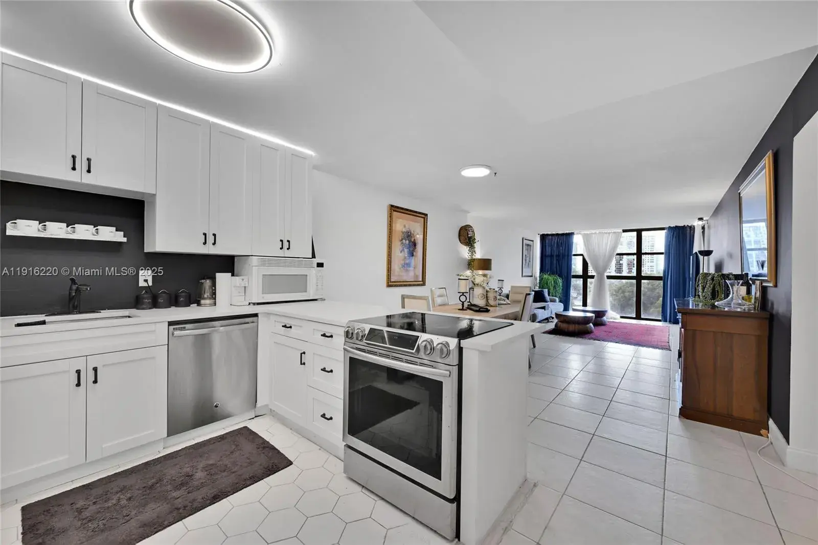 1 bedroom 1 bath Residential for sale at 400 Leslie Dr # 605, Hallandale Beach FL 33009